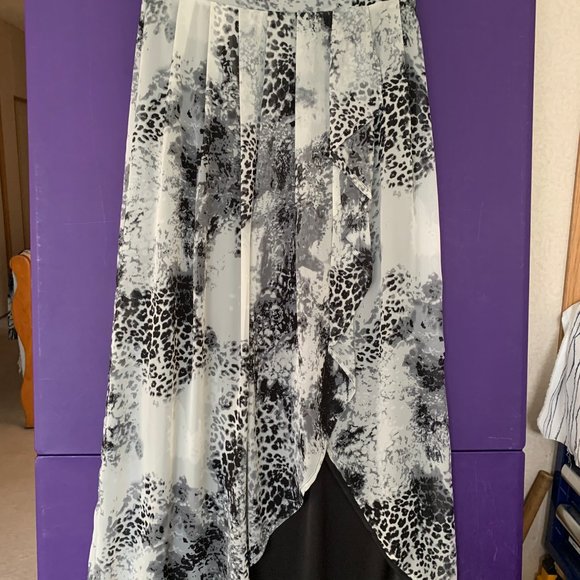 2 / $10 - Medium Skirts Very Good Condition - Picture 1 of 13